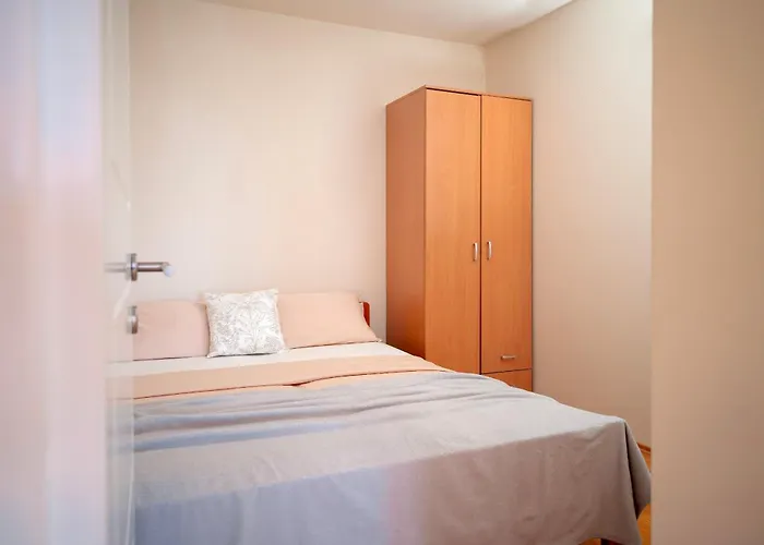 Hvar Adria * هفار